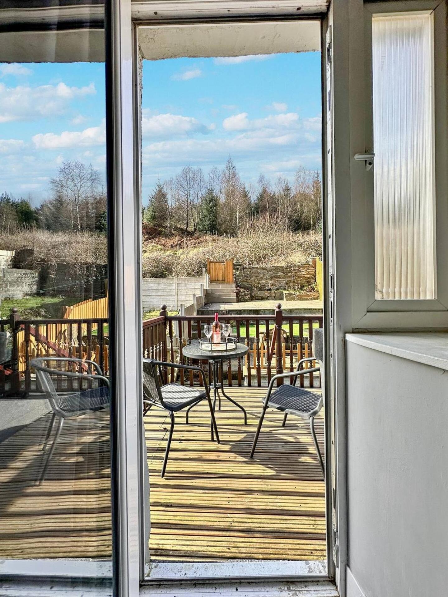 3 Bed Home In Tonypandy With Balcony View Room Llwynypia Ngoại thất bức ảnh